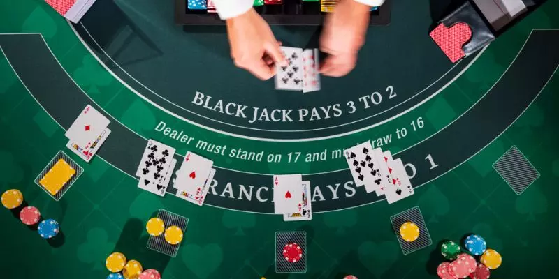 Blackjack dễ thu hút bởi sự kết hợp giữa kỹ năng, tư duy và yếu tố may mắn